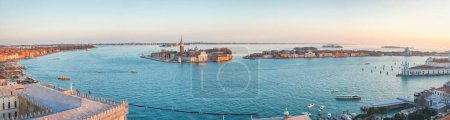 Foto de San Giorgio Maggiore isla de Venecia, vista panorámica de la cuenca de San Marco al atardecer, Italia, Europa. - Imagen libre de derechos