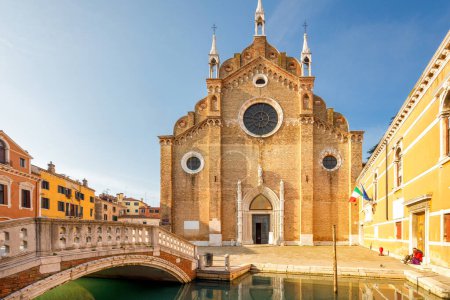 Foto de La Basílica de Santa Maria Gloriosa dei Frari, iglesia en Venecia, Italia, Europa. - Imagen libre de derechos