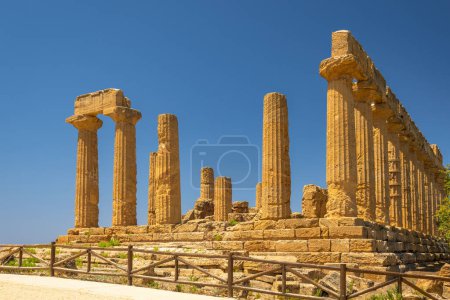 Foto de Templo de Juno en Valle de los Templos. Sitio arqueológico en Agrigento en Sicilia, Italia, Europa. - Imagen libre de derechos