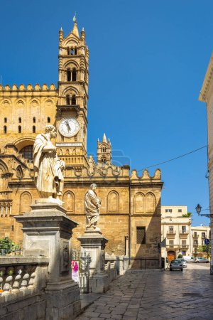 Téléchargez les photos : PALERMO, ITALIE - 18 JUILLET 2023 : Cathédrale de Palerme, un point de repère majeur et attraction touristique dans la capitale de la Sicile. - en image libre de droit