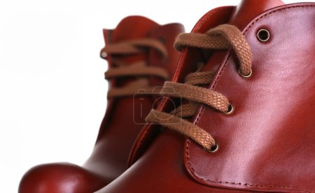 Foto de Naranja zapatos de cuero rojo hombres mujeres unisex belleza estilo de moda aislado sobre fondo blanco encajes tienda ropa elegante - Imagen libre de derechos