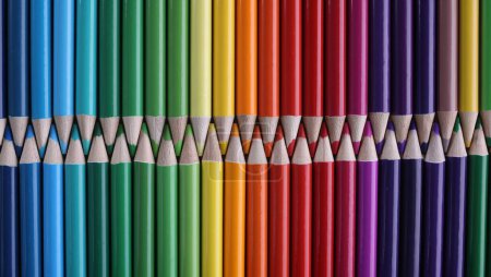 Téléchargez les photos : Set of colored pastel pencils in row of multicolor in form of closed zipper. Selection of colors and shades in painting concept - en image libre de droit