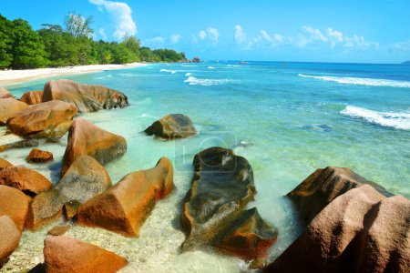 Foto de Anse Playa severa en la isla tropical La Digue, Seychelles. - Imagen libre de derechos