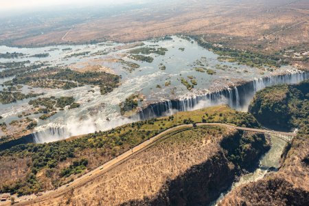 Vue aérienne des chutes Victoria sur la frontière Zambie Zimbawe.