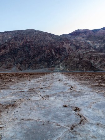Téléchargez les photos : Landscape shot of the Badwater area in Death Valley, Ca., around sunrise. - en image libre de droit