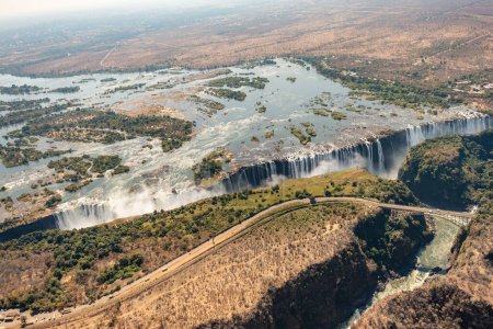 Vue aérienne des chutes Victoria sur la frontière Zambie Zimbawe.