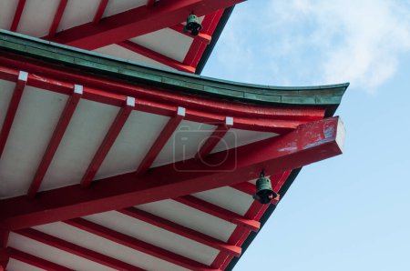 Téléchargez les photos : Shimoyoshida, Japon - 27 décembre 2019. Détail de la célèbre pagode Chureito. - en image libre de droit