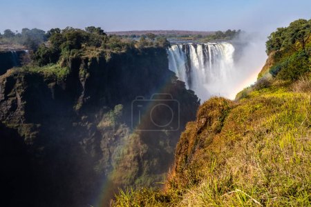 Foto de Wide angle shot of the Victoria falls in Zimbabwe. - Imagen libre de derechos