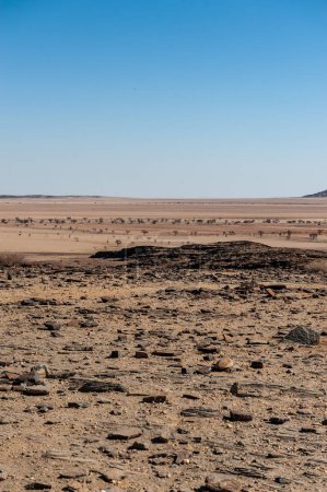 Téléchargez les photos : Outlook over the Kuiseb pass viewpoint in Namibia, an area that strongly resembles a lunar landscape. - en image libre de droit