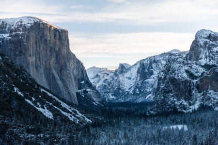 Téléchargez les photos : Vallée de Yosemite depuis Tunnel View
. - en image libre de droit