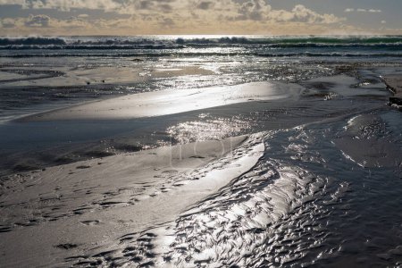 Schöner weißer Sand am Strand in der Nähe von Kommetjie, auf der Kaphalbinsel, Südafrika.