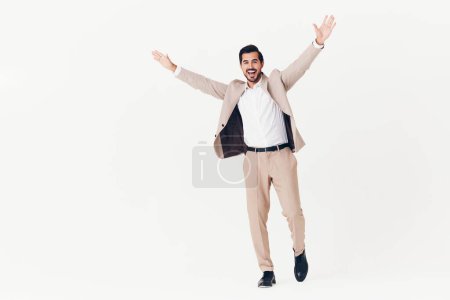 Téléchargez les photos : Fond homme beige blanc affaires attrayant victoire gagnant sexy cravate costume bras élégant sourire bureau idée confiant courir heureux homme d'affaires lunettes - en image libre de droit