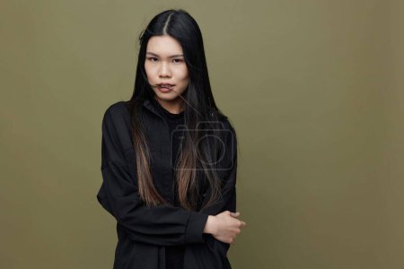 Téléchargez les photos : Cosmétique femme élégance belle mode coréen fille japonaise féminité portrait cheveux asiatique visage beauté cheveux attrayant noir maquillage modèle glamour long salon mignon - en image libre de droit
