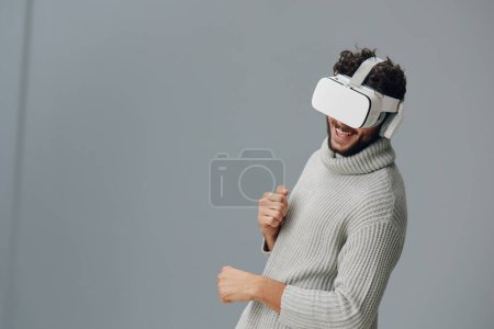 Lunettes homme simulateur de jeu lunettes vidéo gadget dispositif casque numérique fond jouer équipement réalité visuelle vr technologie visage divertissement virtuel innovation moderne
