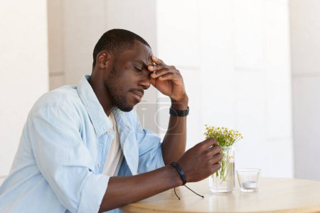 Person Mann Frustration nach Hause Migräne gestresst männlich depressiv Problem Geschäft jung Schmerz Erwachsene traurig Kerl unglücklich Stress verärgert besorgt