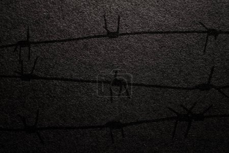 Téléchargez les photos : International Holocaust Remembrance Day. Barbed wire on a black background with place for text. Holocaust Remembrance Day Poster, January 27. - en image libre de droit
