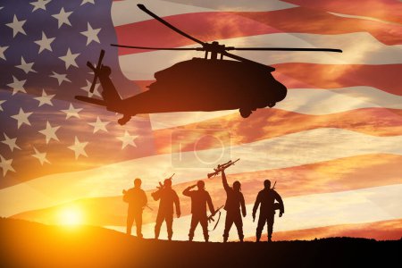 Siluetas de helicóptero y soldados en el fondo de la puesta del sol. Tarjeta de felicitación para el Día de los Veteranos, Día de los Caídos, Día de la Fuerza Aérea. Celebración USA.