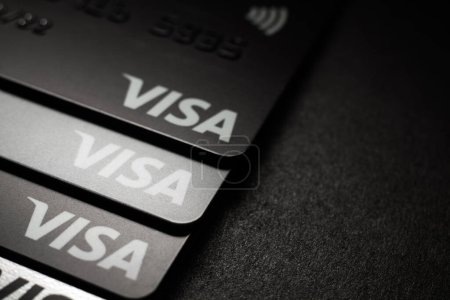 Téléchargez les photos : Close-up of Visa credit cards placed on a dark background. Macro photo. Moscow, Russia - March 14, 2022. - en image libre de droit