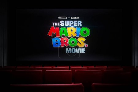 Foto de La Super Mario Bros. Película en el cine. Ver una película en el cine. Astana, Kazajstán - 23 de marzo de 2023. - Imagen libre de derechos