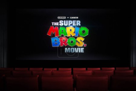 Foto de La Super Mario Bros. Película en el cine. Ver una película en el cine. Astana, Kazajstán - 23 de marzo de 2023. - Imagen libre de derechos