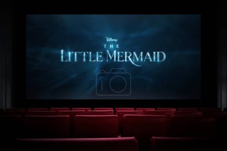 Téléchargez les photos : Le film La Petite Sirène au cinéma. Regarder un film au cinéma. Astana, Kazakhstan - 23 mars 2023. - en image libre de droit