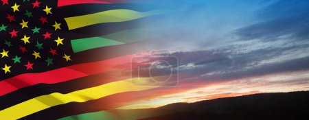 Foto de Bandera Alternativa Juneteenth con salida o puesta del sol. Desde 1865. Banner con lugar para texto. - Imagen libre de derechos
