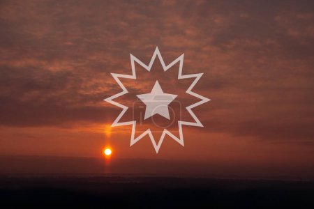 Foto de Juneteenth Bandera Símbolo en el fondo de la salida o puesta del sol. Desde 1865. Diseño de Banner con lugar para texto. - Imagen libre de derechos