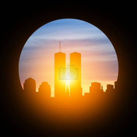 Téléchargez les photos : New York silhouette skyline avec Twin Towers au coucher du soleil dans un cadre rond noir. 09.11.2001 Journée américaine des patriotes. - en image libre de droit