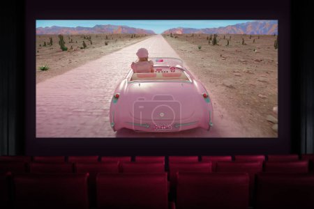 Téléchargez les photos : Un film de Barbie au cinéma. Regarder un film au cinéma. Astana, Kazakhstan - 2 juillet 2023. - en image libre de droit