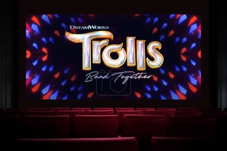 Téléchargez les photos : Trolls Band Together film au cinéma. Regarder un film au cinéma. Astana, Kazakhstan - 15 novembre 2023. - en image libre de droit