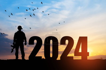 Soldatensilhouette und 2024 gegen Sonnenaufgang oder Sonnenuntergang. Streitkräfte. Konzept für militärische Konflikte im Jahr 2024.
