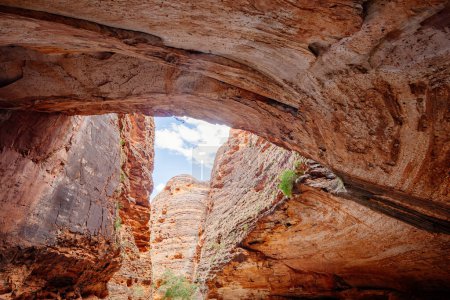 Foto de Cueva del desfiladero de la Catedral en el Parque Nacional de Purnululu en East Kimberley, Australia Occidental. - Imagen libre de derechos