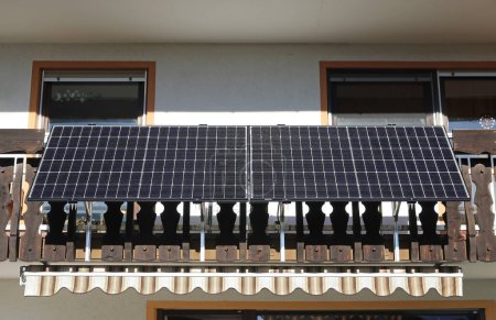 Foto de A balcony power plant is also suitable for older houses. Solar modules for power generation on a balcony - Imagen libre de derechos