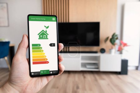 Foto de Aplicación móvil de eficiencia energética en pantalla, hogar inteligente ecológico - Imagen libre de derechos