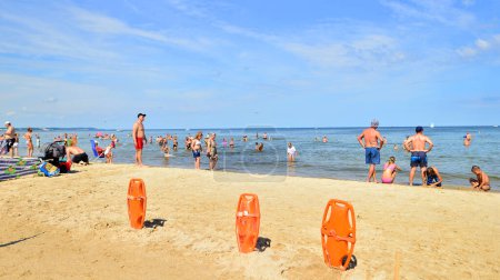 Téléchargez les photos : Swinoujscie, Pologne. 15 août 2023. Sauveteurs avec tour de secours sur la plage de la mer Baltique - en image libre de droit