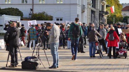 Foto de Varsovia, Polonia. 24 octubre 2023. Manifestación de apoyo al primer ministro electo Donald Tusk frente al Palacio Presidencial. - Imagen libre de derechos