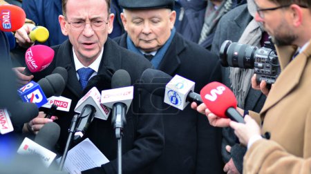 Téléchargez les photos : Varsovie, Pologne. 7 février 2024.Ancien parlementaire du parti PIS Mariusz Kaminski lors d'une conférence de presse devant le Sejm - en image libre de droit