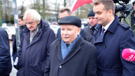 Téléchargez les photos : Varsovie, Pologne. 7 février 2024. Le chef du parti d'opposition PiS, Jaroslaw Kaczynski, lors d'une conférence de presse devant le Sejm - en image libre de droit