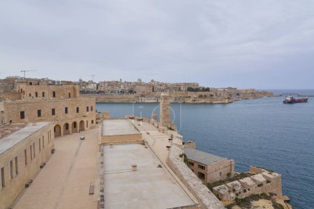 Téléchargez les photos : La Valette, Malte - 6 juin 2023 : Fort Saint Angelo historique à Grand Harbour, La Valette, Malte - en image libre de droit
