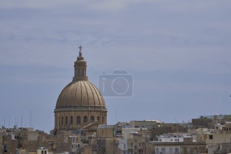 Foto de Valetta, Malta - 8 de junio de 2023: Edificios históricos dentro de la antigua ciudad fortificada de Valetta en Malta - Imagen libre de derechos