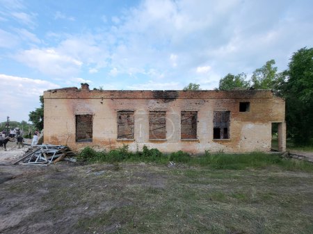 Das Gebäude des Kulturzentrums wurde während der Kämpfe zerstört. Yahidne, Gebiet Tschernihiw.