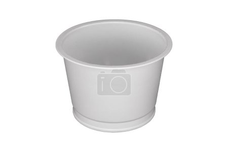 Téléchargez les photos : Pot PP en plastique blanc isolé sur fond blanc. - en image libre de droit