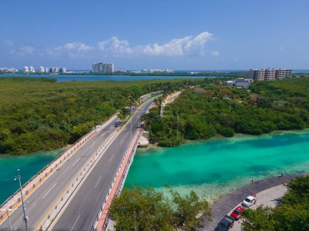 Foto de Drone view from Punta Nizuc, Hotel Zone in Cancún, México - Imagen libre de derechos