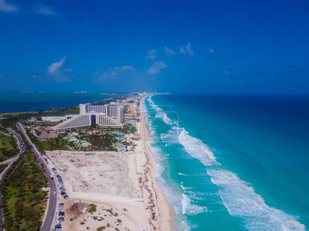 Drohnen-Ansicht der Hotelzone in Cancun, Mexiko