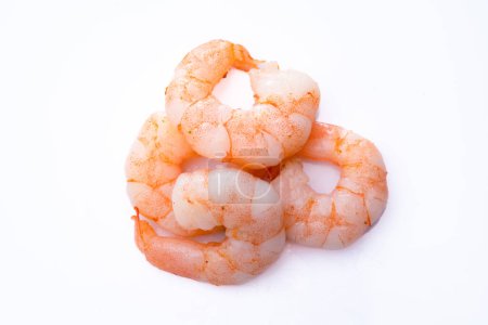 Foto de Deliciosos camarones sobre fondo blanco - Imagen libre de derechos