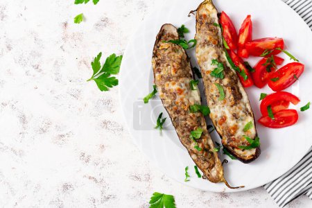 Téléchargez les photos : Stuffed eggplant with beef meat, vegetable and cheese. Top view, overhead - en image libre de droit