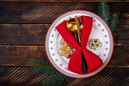 Téléchargez les photos : Cadre de table de Noël pour la conception de célébration. Fête. Cuisine table à manger. Vacances d'hiver. Décor de nourriture. Vue de dessus, plan plat - en image libre de droit