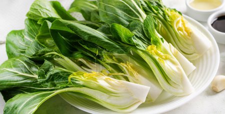 Téléchargez les photos : Bok choy bio et frais ou pak choi ou pok choi.Brassica rapa. Légumes - en image libre de droit