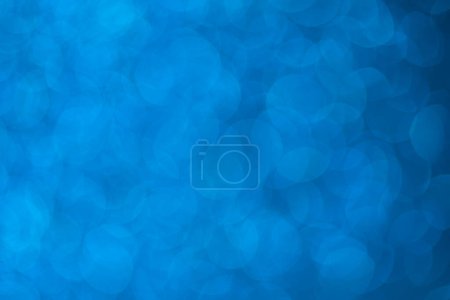 Foto de Fondo brillante, textura brillante llena de reflejos y oropel en color azul. - Imagen libre de derechos