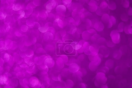 Foto de Fondo brillante, textura brillante llena de reflejos y oropel en color violeta. - Imagen libre de derechos
